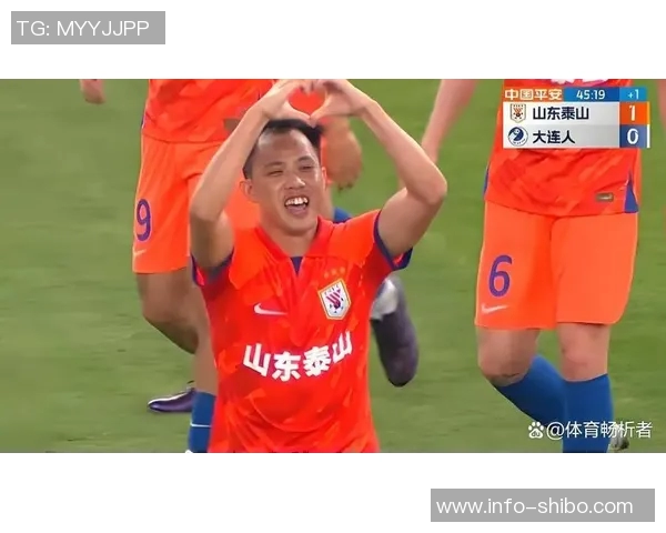 黄政宇凌空破门激情滑跪庆祝迎来泰山生涯第二球精彩瞬间