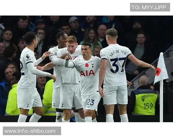 慈善拳击赛精彩上演切尔西传奇乔迪莫里斯战胜热刺名宿本特利