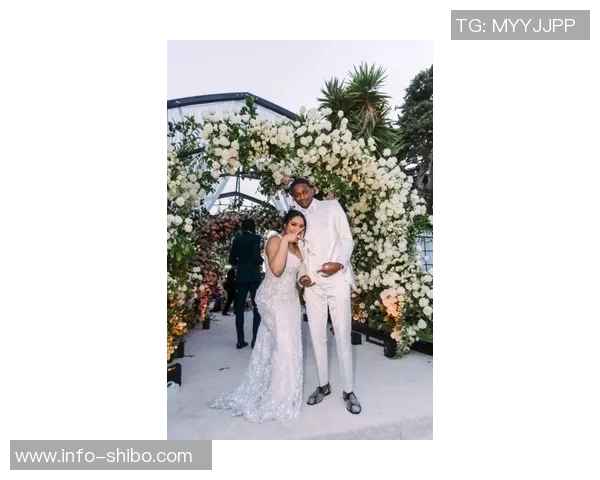 若日尼奥庆祝新婚六个月分享唯美婚纱照展现幸福甜蜜瞬间